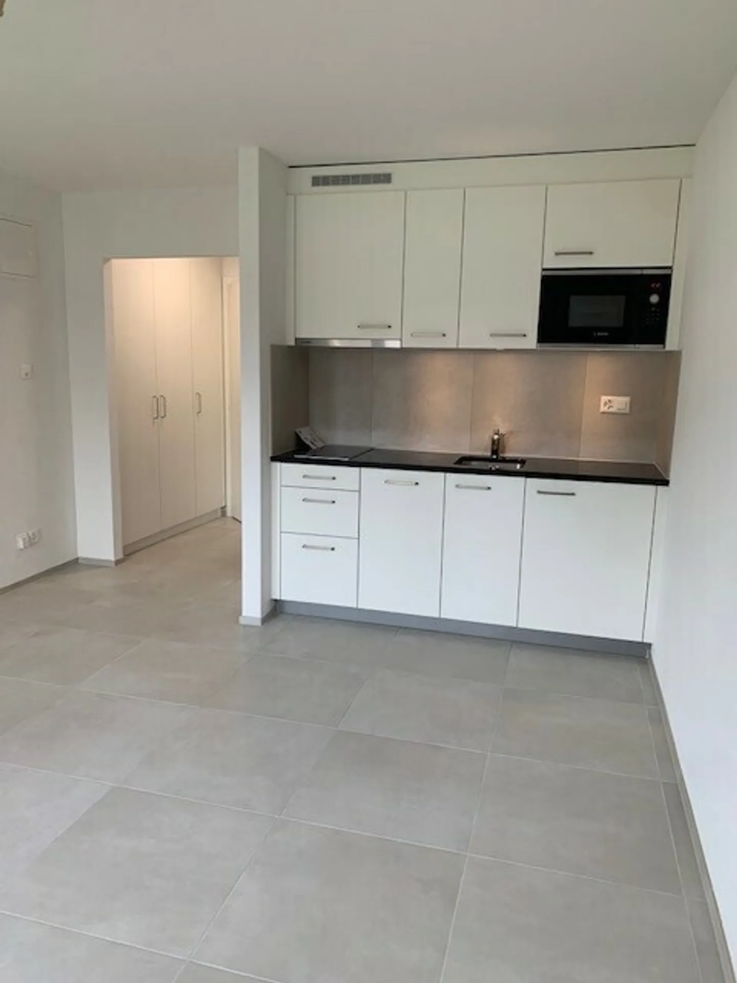 Helles Studio, 2024 in Villars-sur-Glâne renoviert - Foto 1 von 5