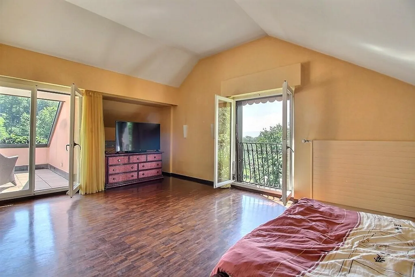 Casa con 9 stanze - Foto 6 di 30