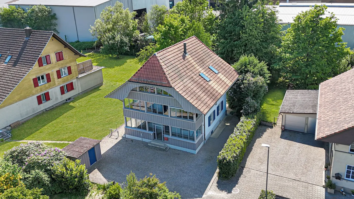 Traumhaftes Mehrfamilienhaus mit Kernsanierung in Aarwangen - Foto 1 von 13