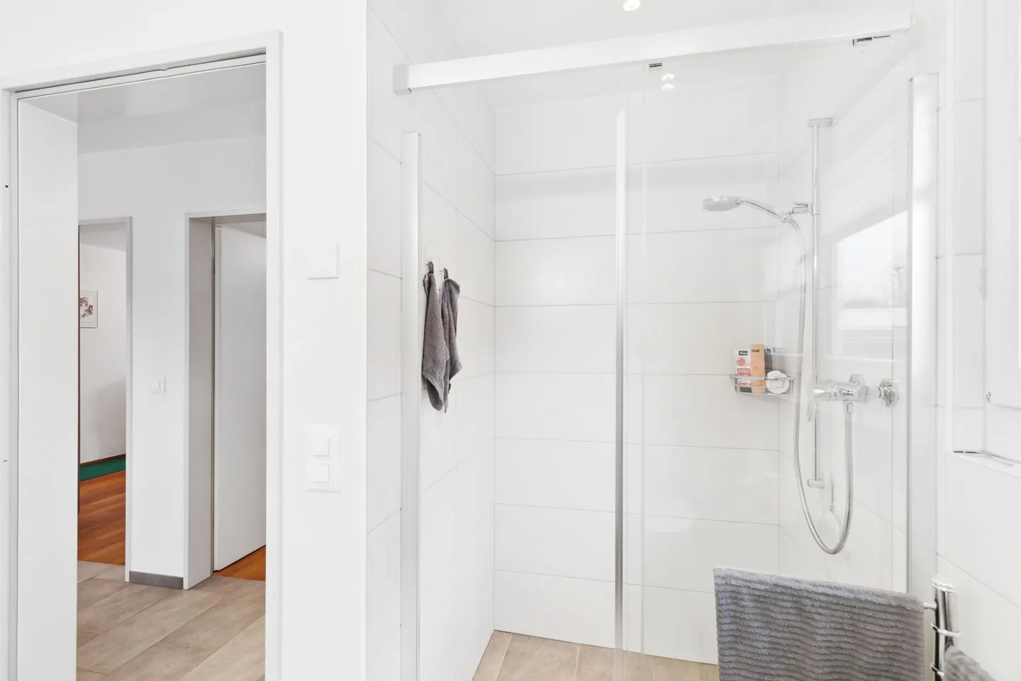 Appartement attrayant de 4,5 pièces avec loggia spacieuse - Photo 6 sur 7