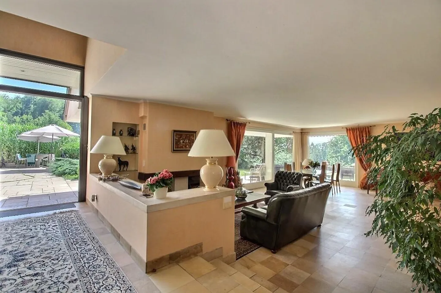Casa con 9 stanze - Foto 9 di 30