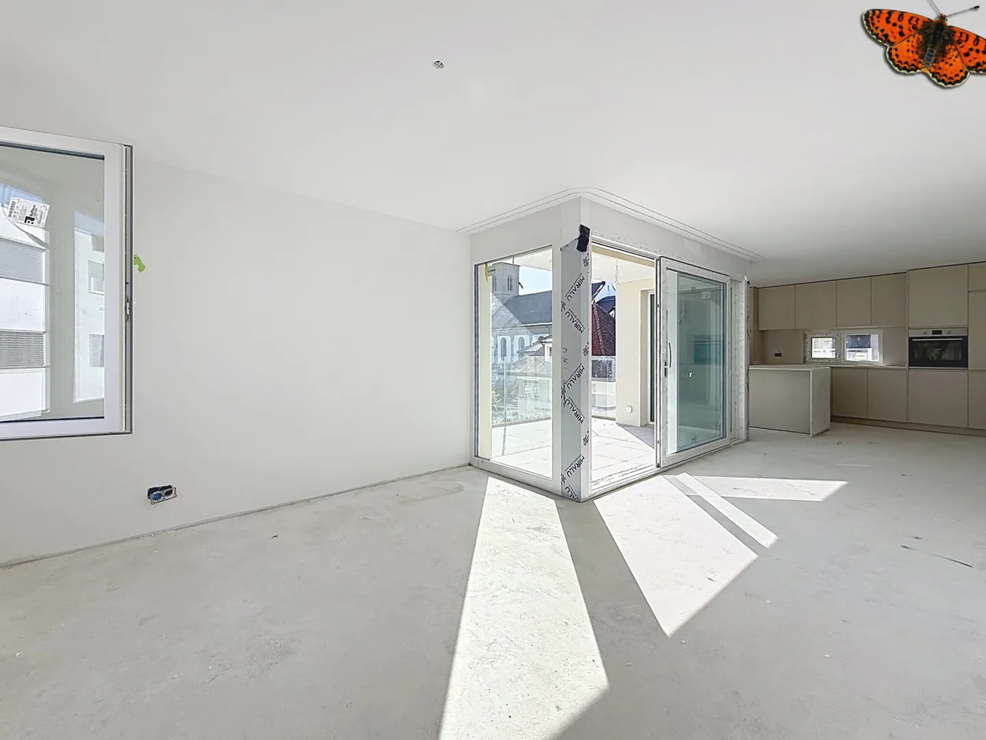 Modern Apartment with Balcony - Photo 4 of 13