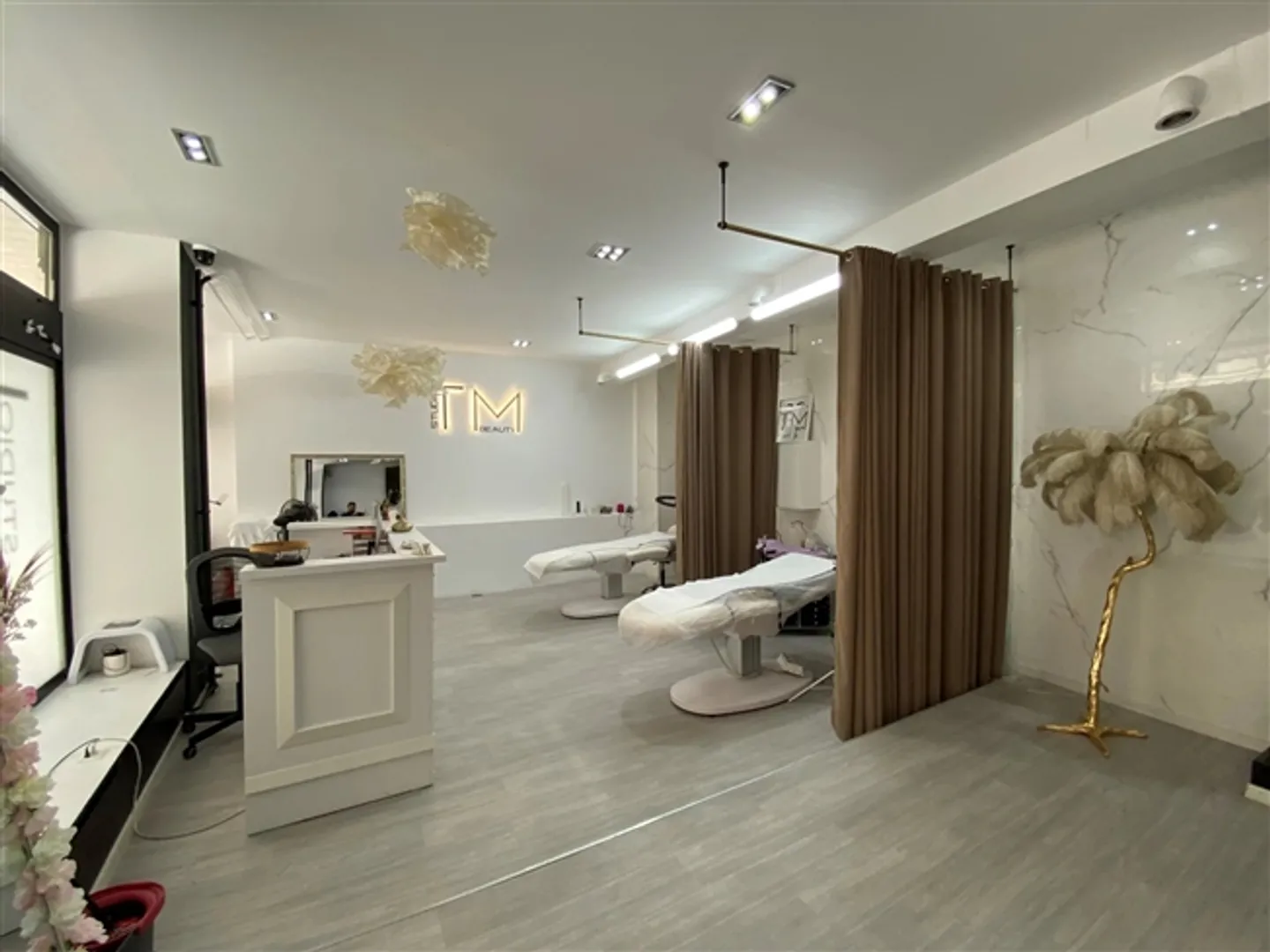 Passage for rent in Saint-Gervais - Photo 2 of 3