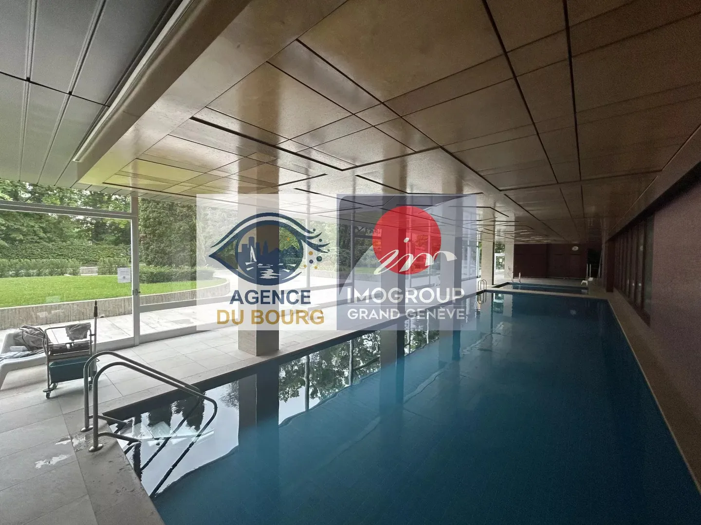 Appartement rénové avec terrasse - Photo 2 sur 13