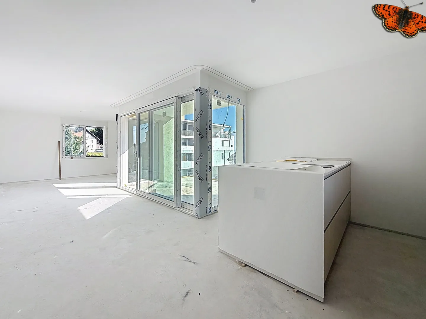 Modern Apartment with Balcony - Photo 6 of 13