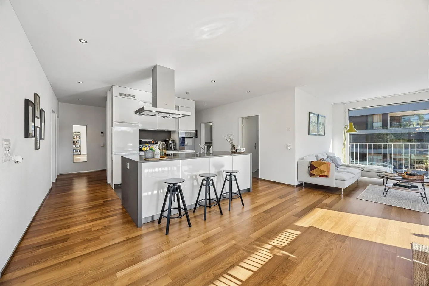 Geräumige Wohnung mit Balkon - Foto 3 von 13