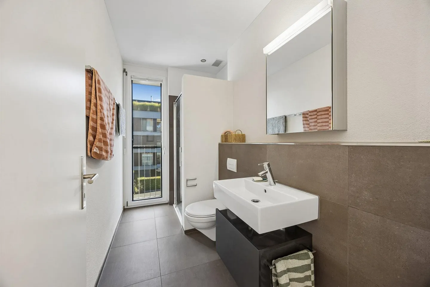 Geräumige Wohnung mit Balkon - Foto 8 von 13