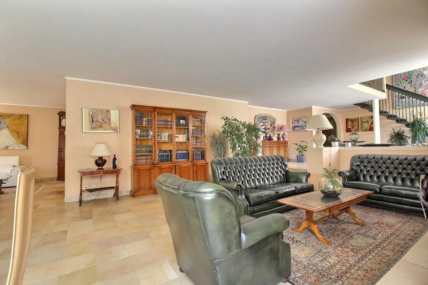 Casa con 9 stanze - Foto 15 di 30