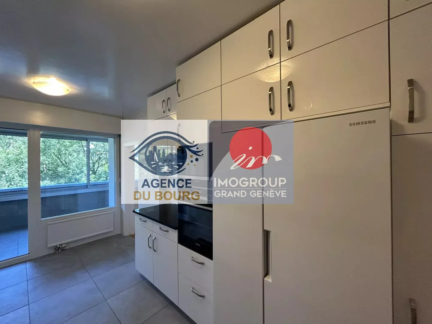 Appartement rénové avec terrasse - Photo 5 sur 13