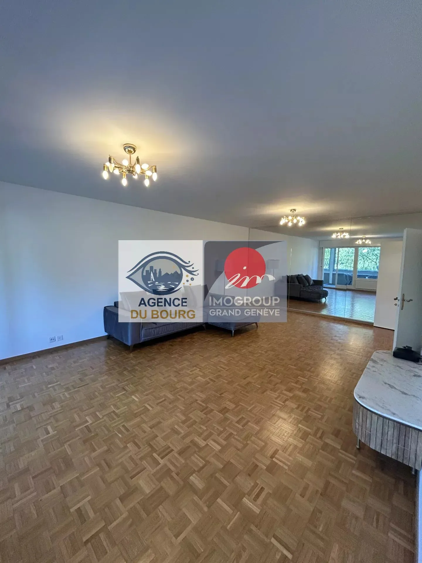 Appartement rénové avec terrasse - Photo 6 sur 13