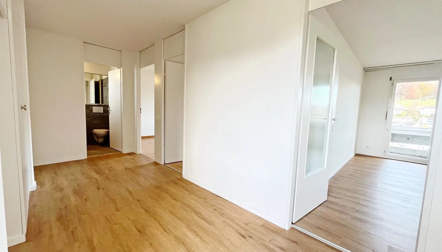 A newly renovated 3-room apartment for rent in Liestal - Photo 3 of 8