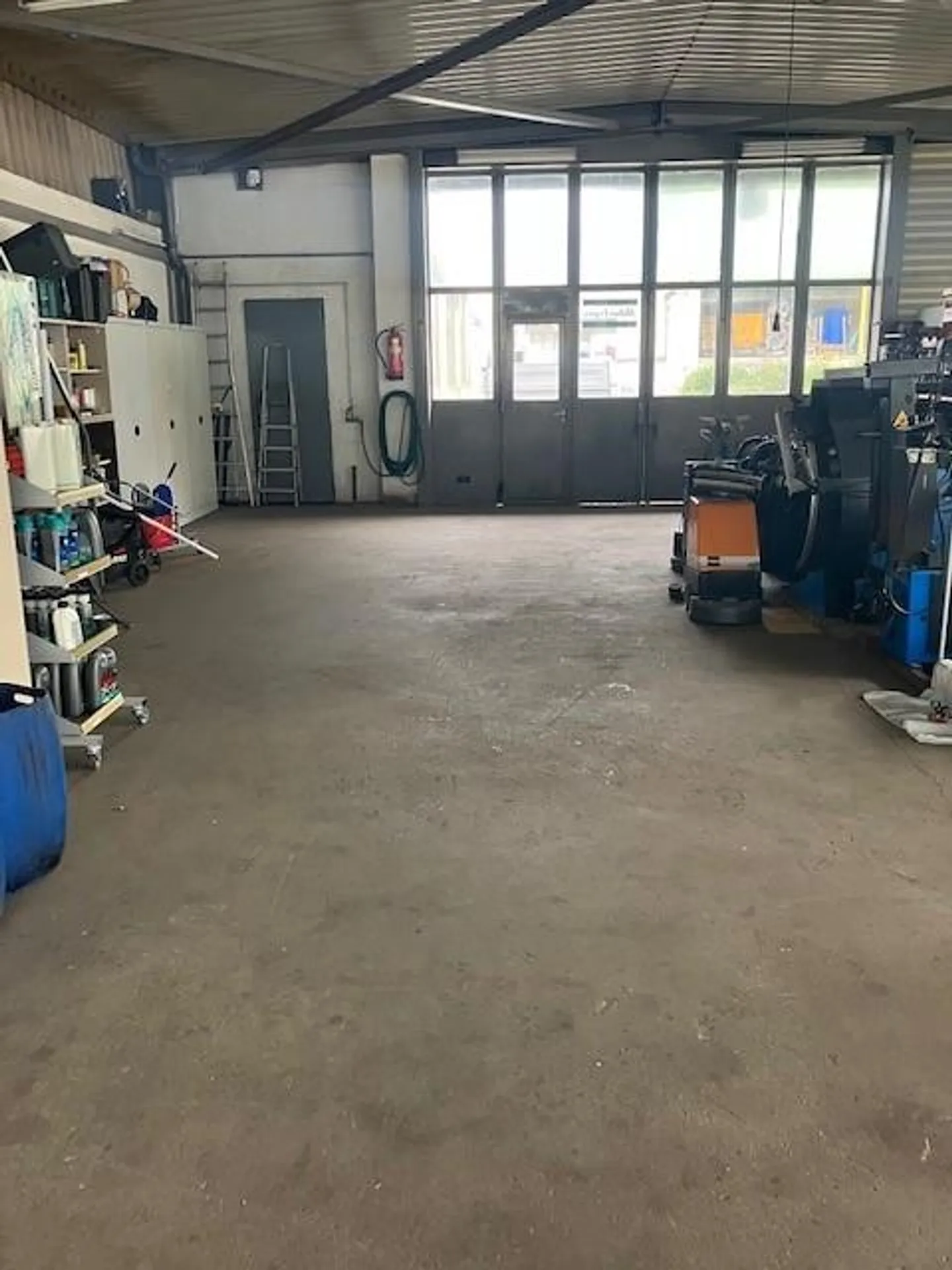 Auto-Reparatur-Werkstatt - Foto 2 von 11