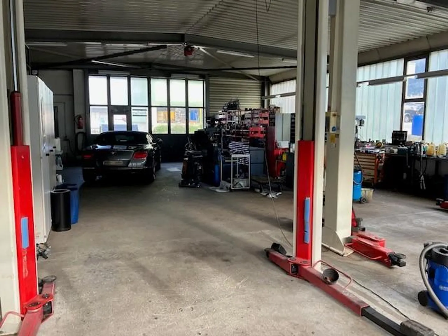 Auto-Reparatur-Werkstatt - Foto 3 von 11