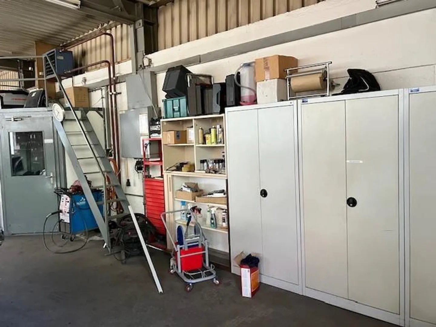 Auto-Reparatur-Werkstatt - Foto 5 von 11
