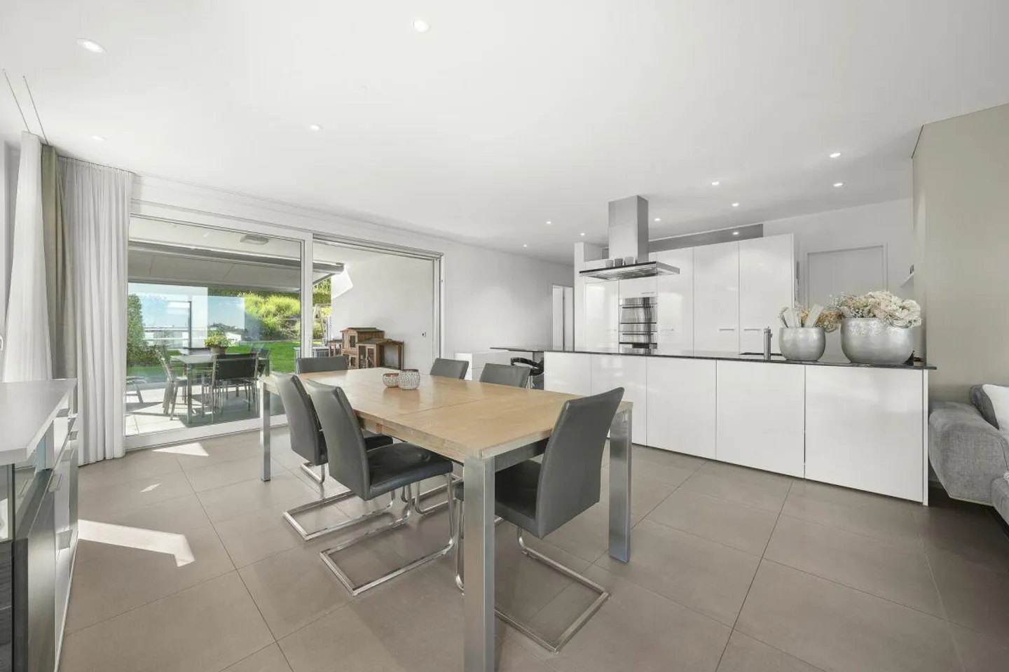 Rare in Tübach - 4.5 room apartment with 220m² garden, private laundry... - Photo 13 of 24