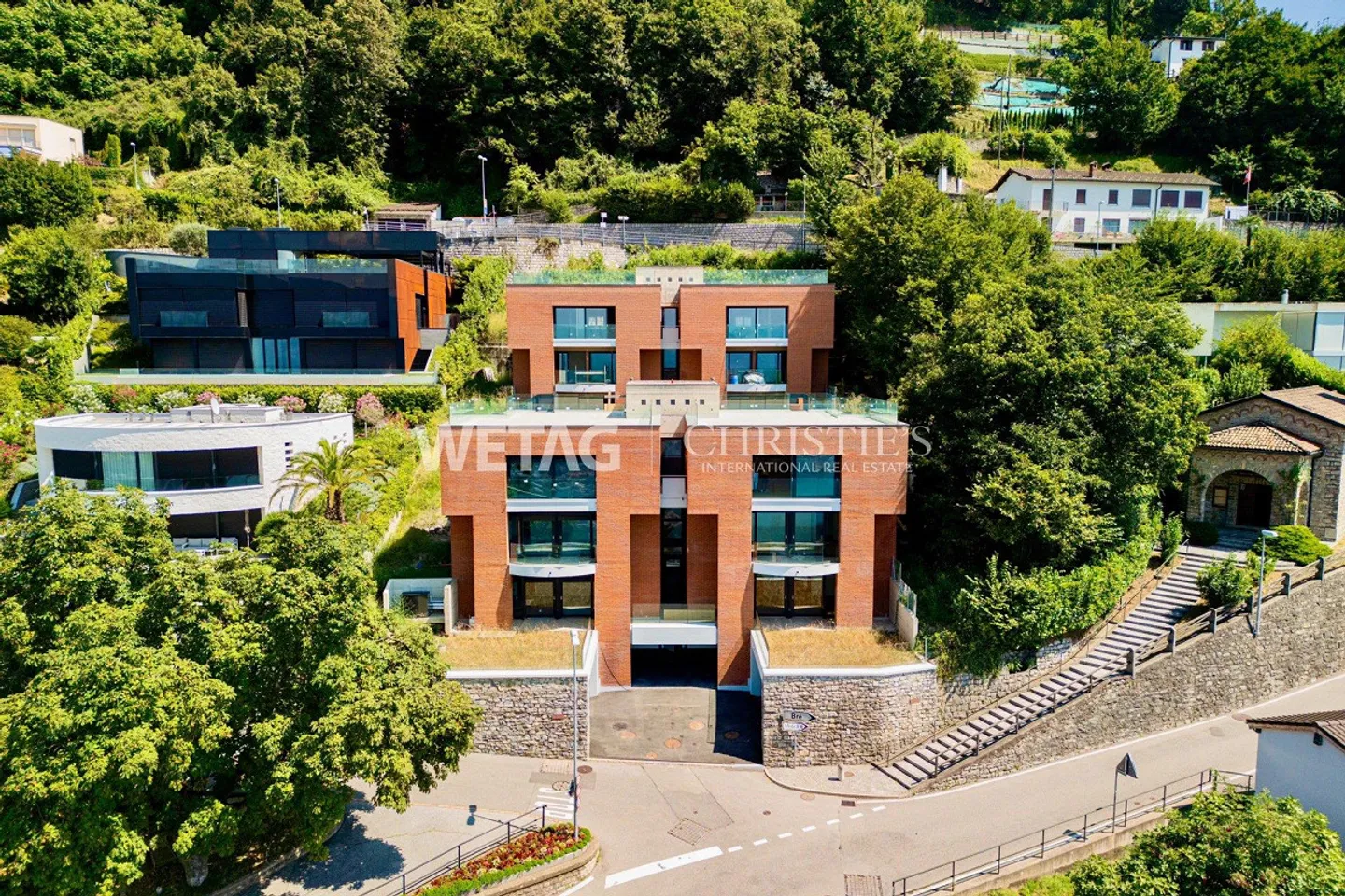 Lugano-Aldesago: Modern Row Villa with Private Garden & Lake View for Sale, Usable as a Second Home - Photo 2 of 13