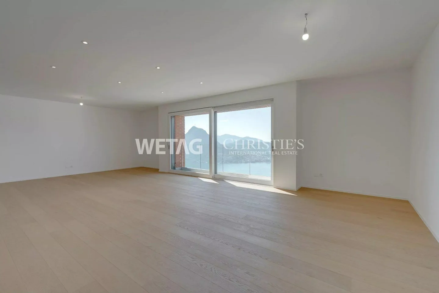 Lugano-Aldesago: Modern Row Villa with Private Garden & Lake View for Sale, Usable as a Second Home - Photo 3 of 13