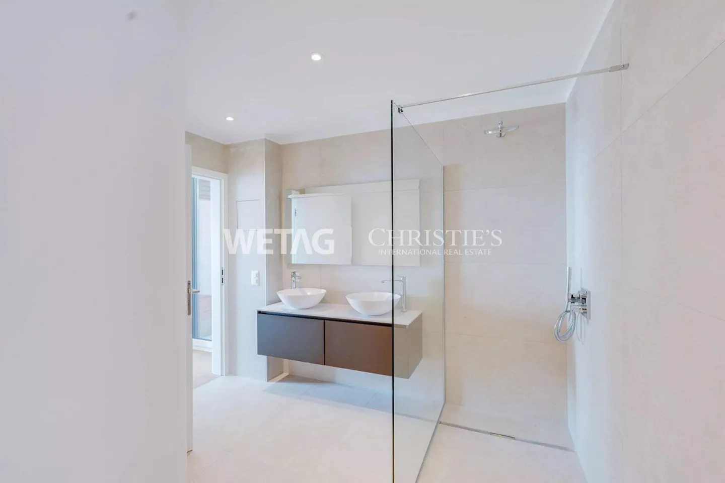 Lugano-Aldesago: Modern Row Villa with Private Garden & Lake View for Sale, Usable as a Second Home - Photo 8 of 13