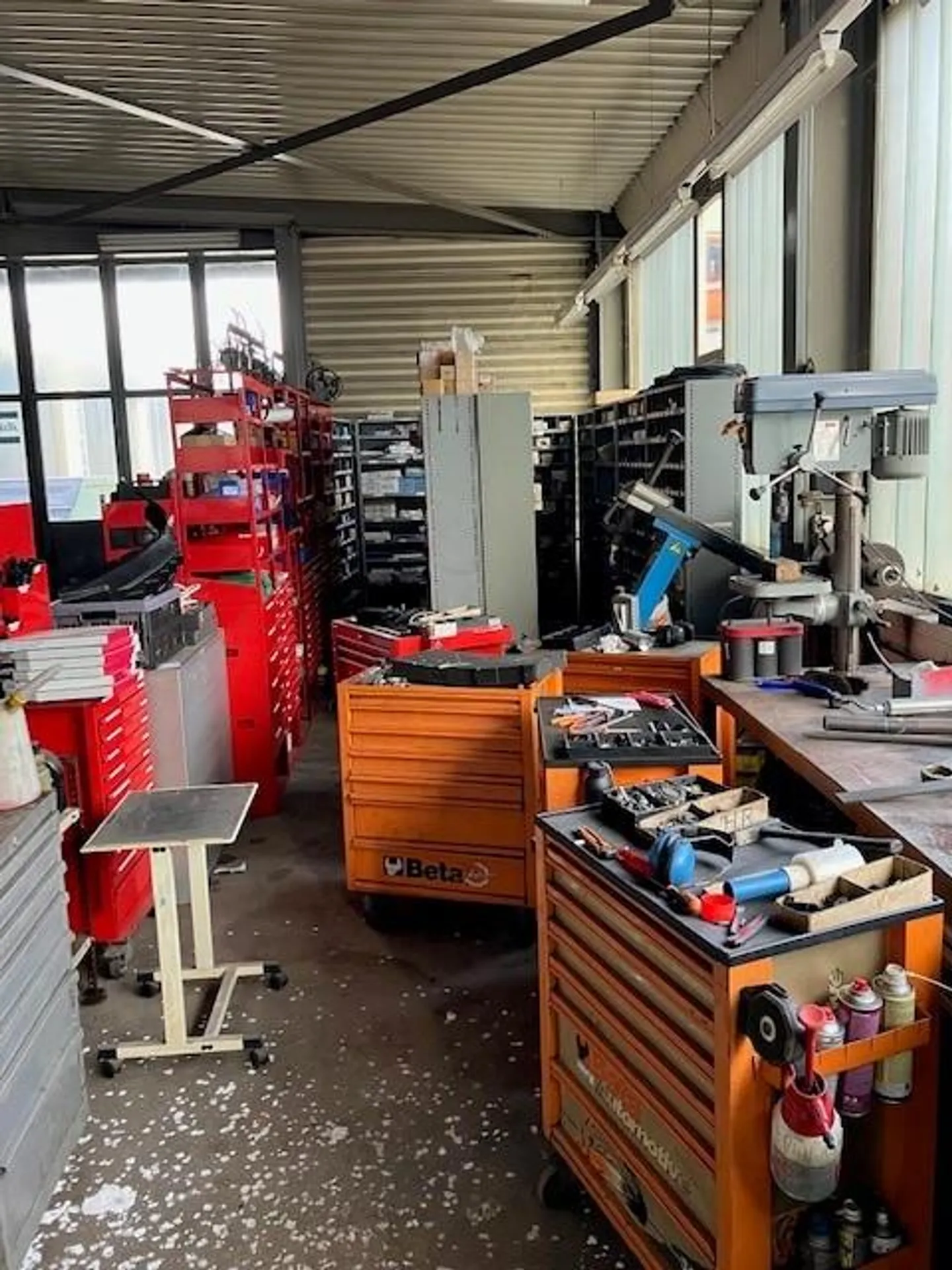 Auto-Reparatur-Werkstatt - Foto 6 von 11