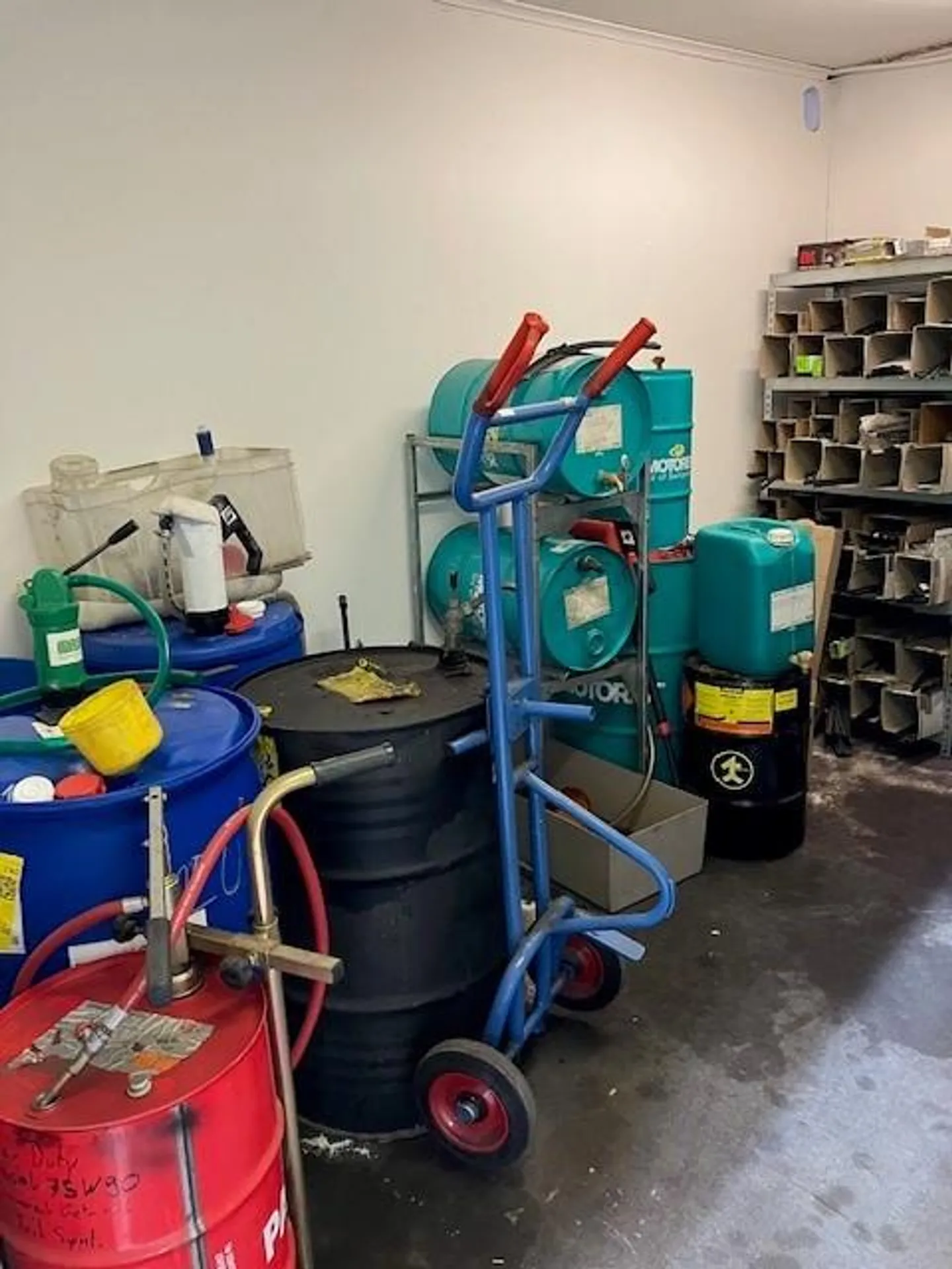 Auto-Reparatur-Werkstatt - Foto 7 von 11