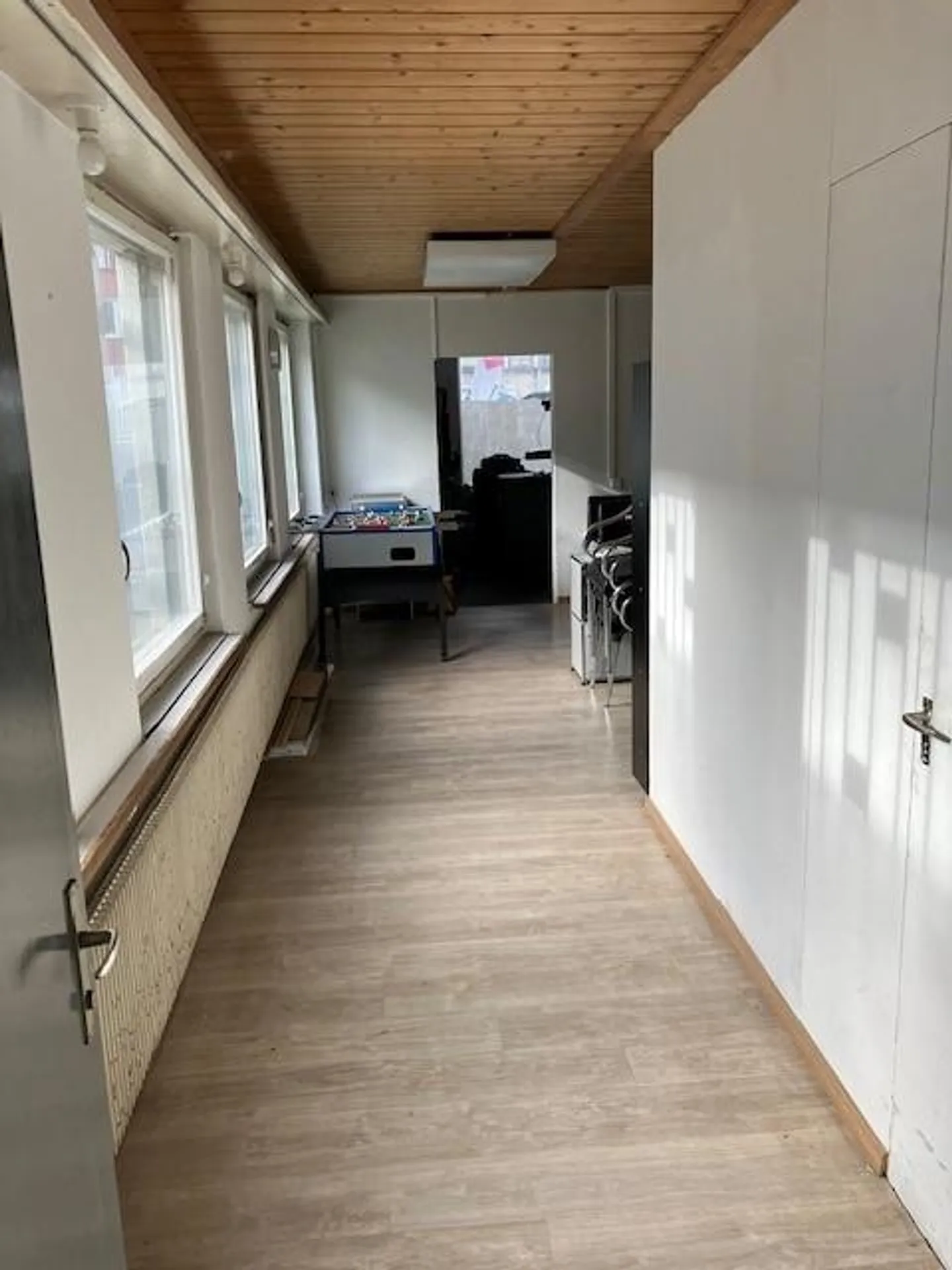 Auto-Reparatur-Werkstatt - Foto 8 von 11