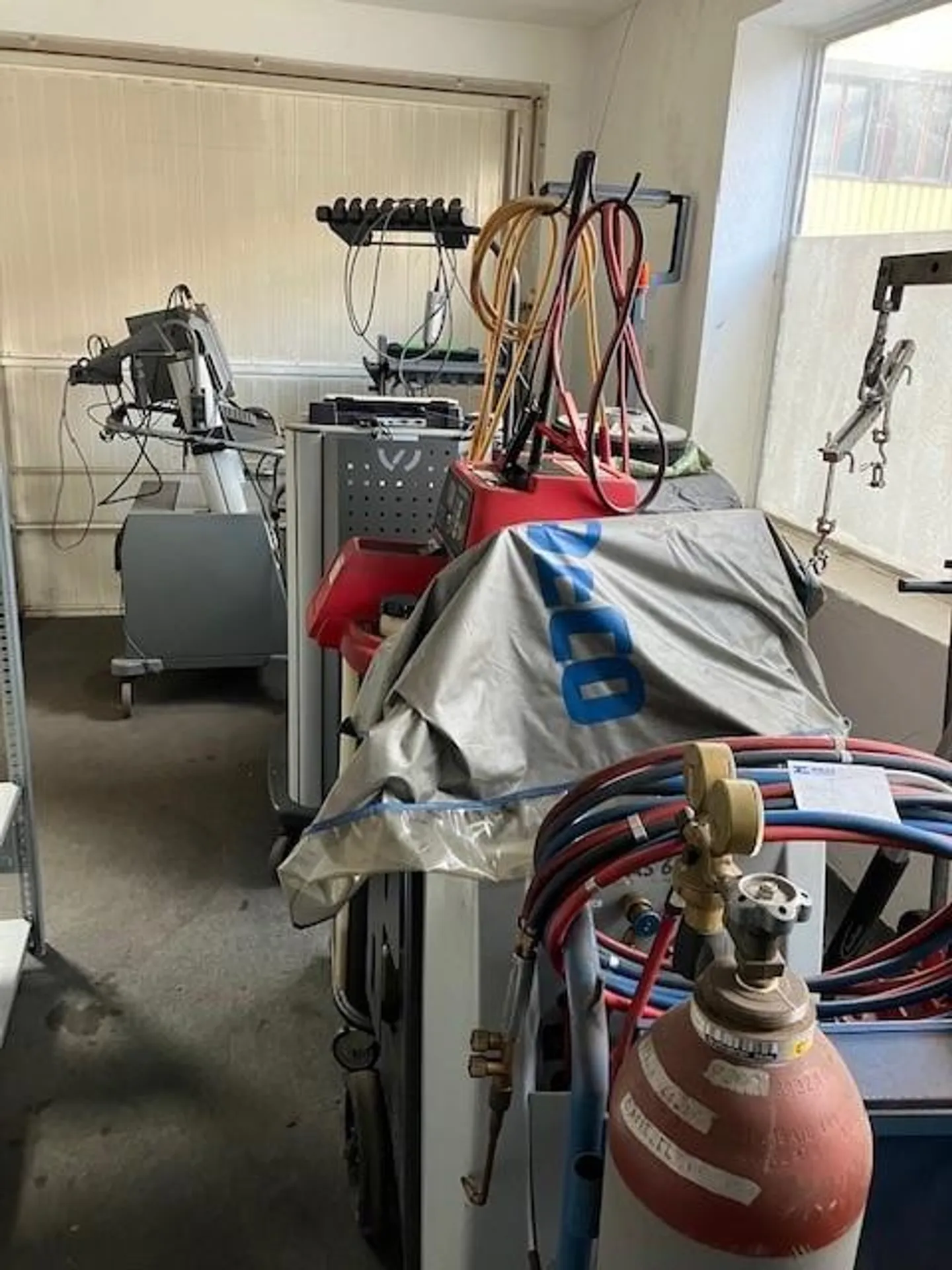 Auto-Reparatur-Werkstatt - Foto 9 von 11
