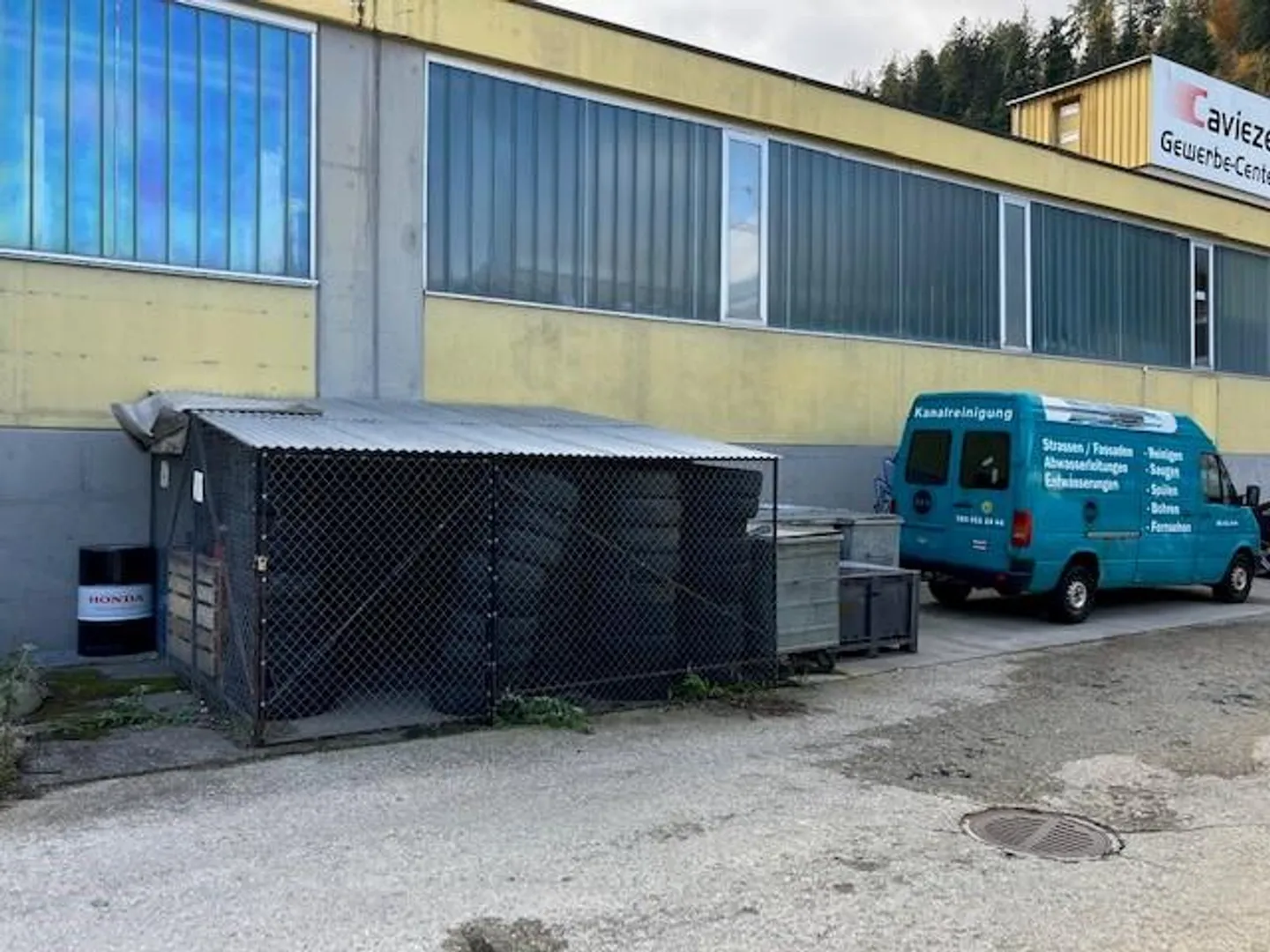 Auto-Reparatur-Werkstatt - Foto 10 von 11