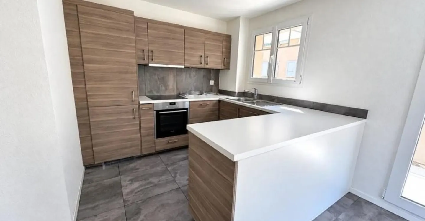 2.5-room apartment on the 1st floor with balcony in Villeneuve - Photo 2 of 7