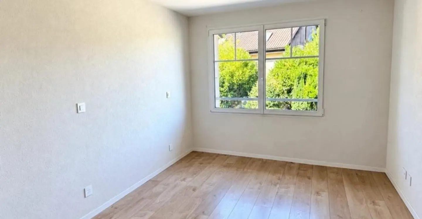 2.5-room apartment on the 1st floor with balcony in Villeneuve - Photo 3 of 7