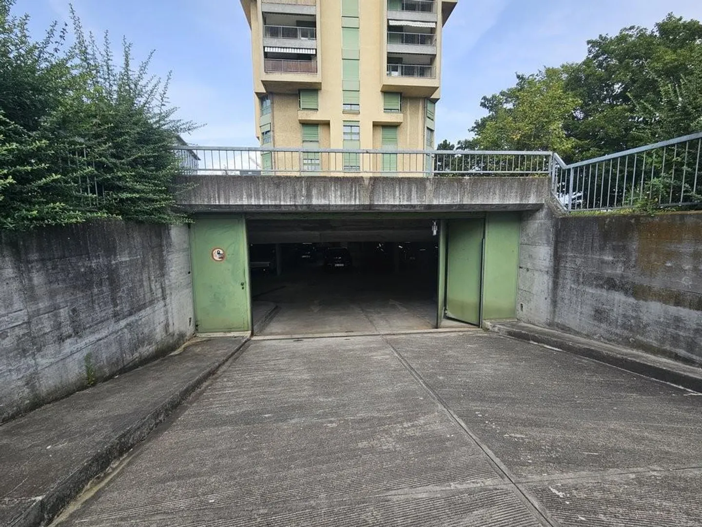 Parking space directly at the train station in Muttenz - Photo 2 of 3