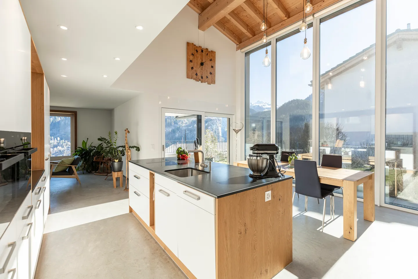Family Paradise in a Quiet Location with Mountain Panorama - Photo 5 of 12