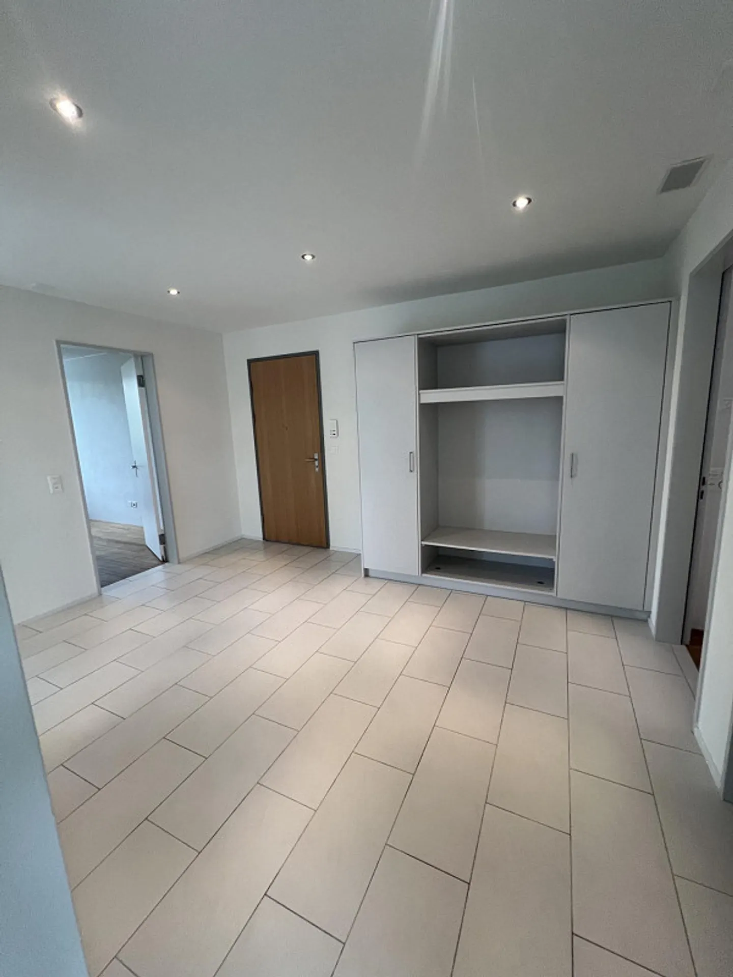 Appartement moderne et central de 4,5 pièces à Uster - Photo 2 sur 9
