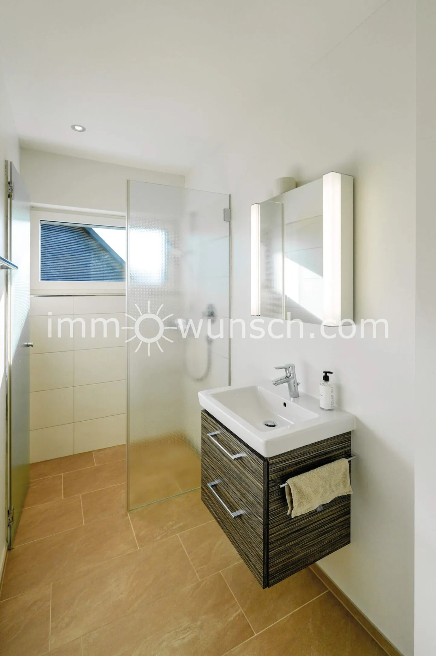 Charmante Dachwohnung in Baar - Foto 9 von 15