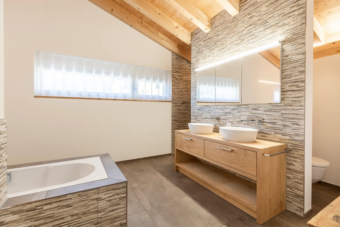 Family Paradise in a Quiet Location with Mountain Panorama - Photo 11 of 12