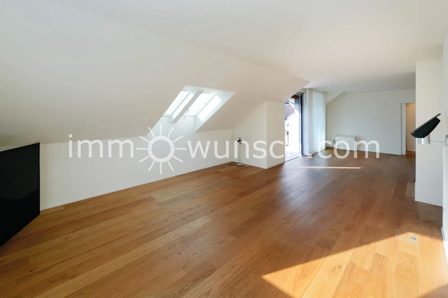 Charmante Dachwohnung in Baar - Foto 2 von 15