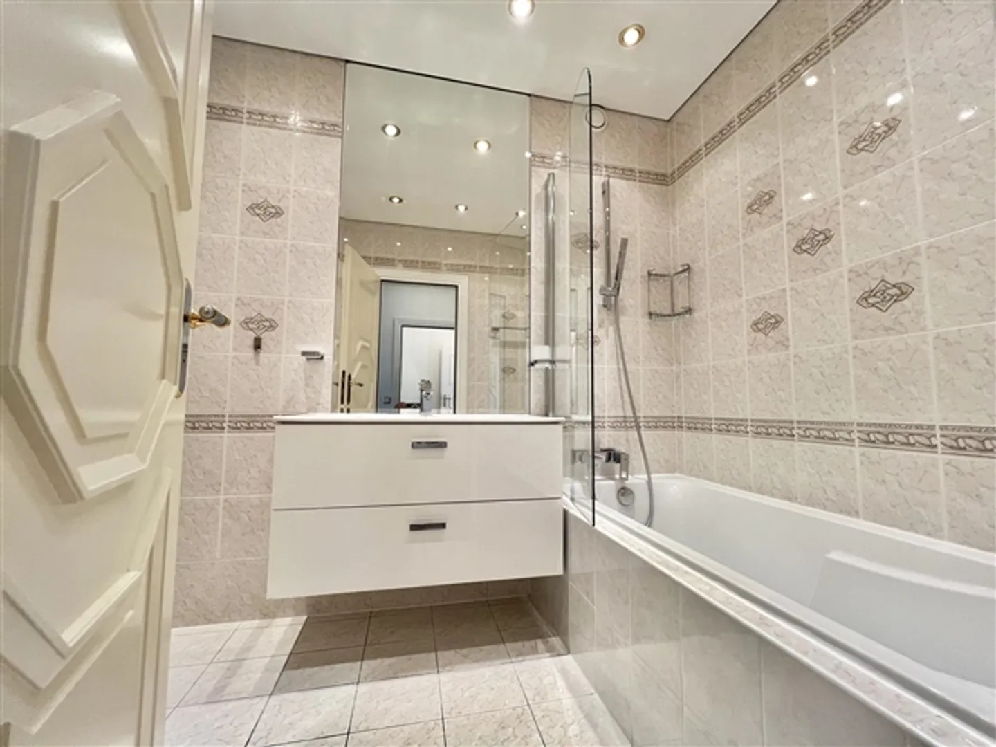 Very nice furnished apartment for rent in Cologny - Photo 8 of 8