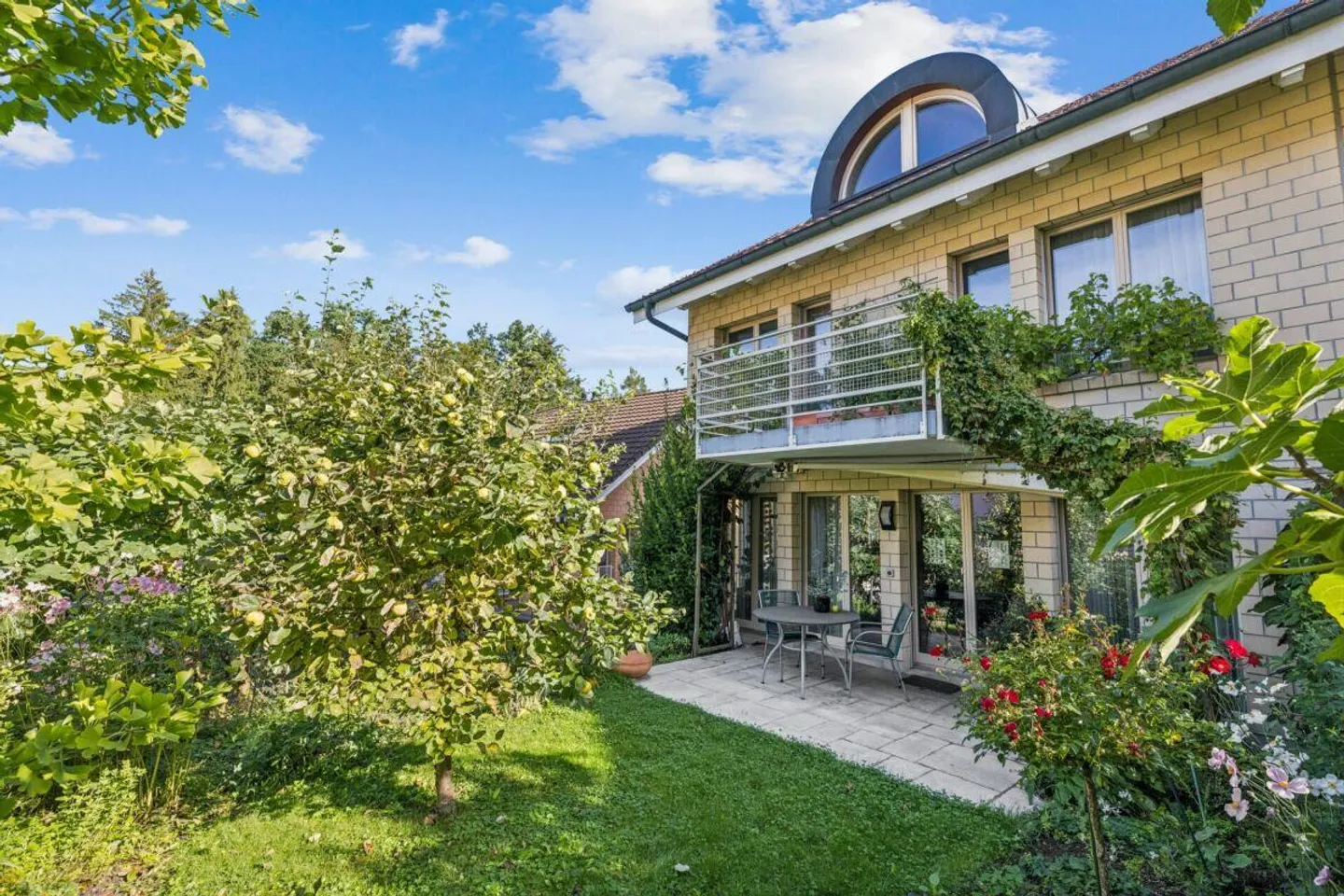 Spaziosa casa familiare semi-indipendente di 6 1/2 stanze a Rotkreuz - Foto 1 di 31