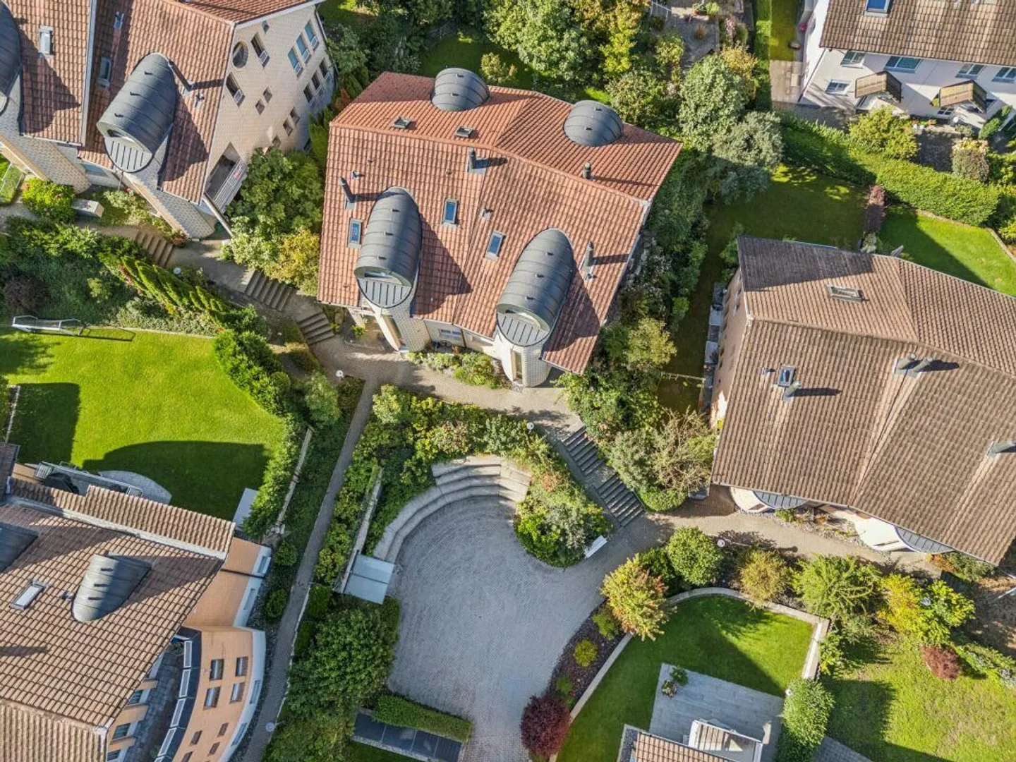 Spaziosa casa familiare semi-indipendente di 6 1/2 stanze a Rotkreuz - Foto 2 di 31