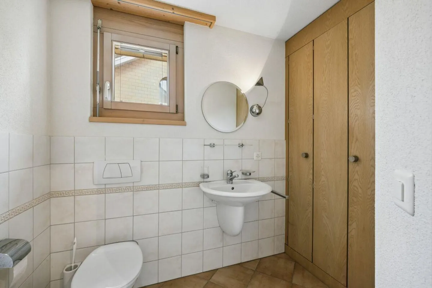 Spaziosa casa familiare semi-indipendente di 6 1/2 stanze a Rotkreuz - Foto 18 di 31