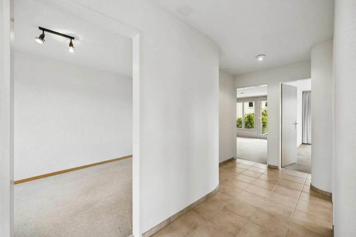 Spaziosa casa familiare semi-indipendente di 6 1/2 stanze a Rotkreuz - Foto 20 di 31