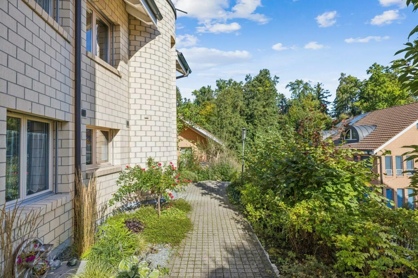 Spaziosa casa familiare semi-indipendente di 6 1/2 stanze a Rotkreuz - Foto 8 di 31