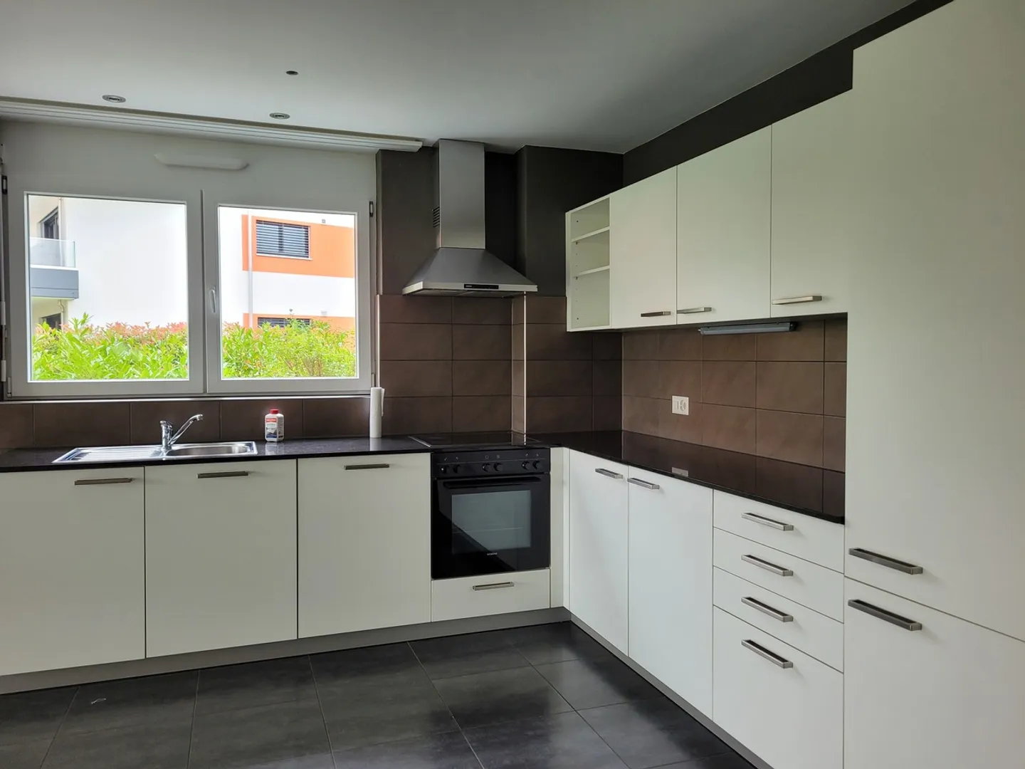 4.5-room apartment of 107 m2 on the 2nd floor with elevator - Photo 1 of 6