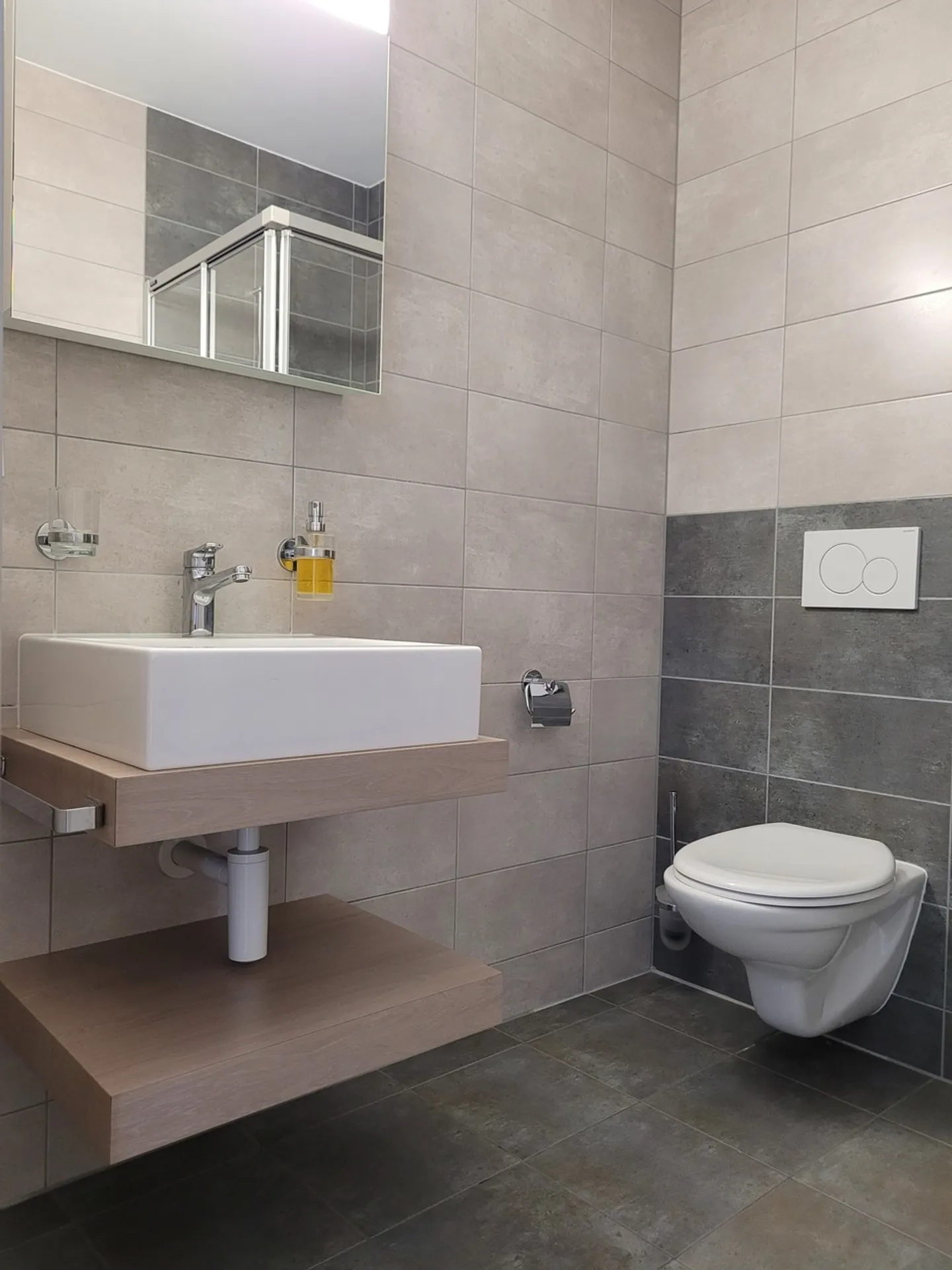 4.5-room apartment of 107 m2 on the 2nd floor with elevator - Photo 3 of 6