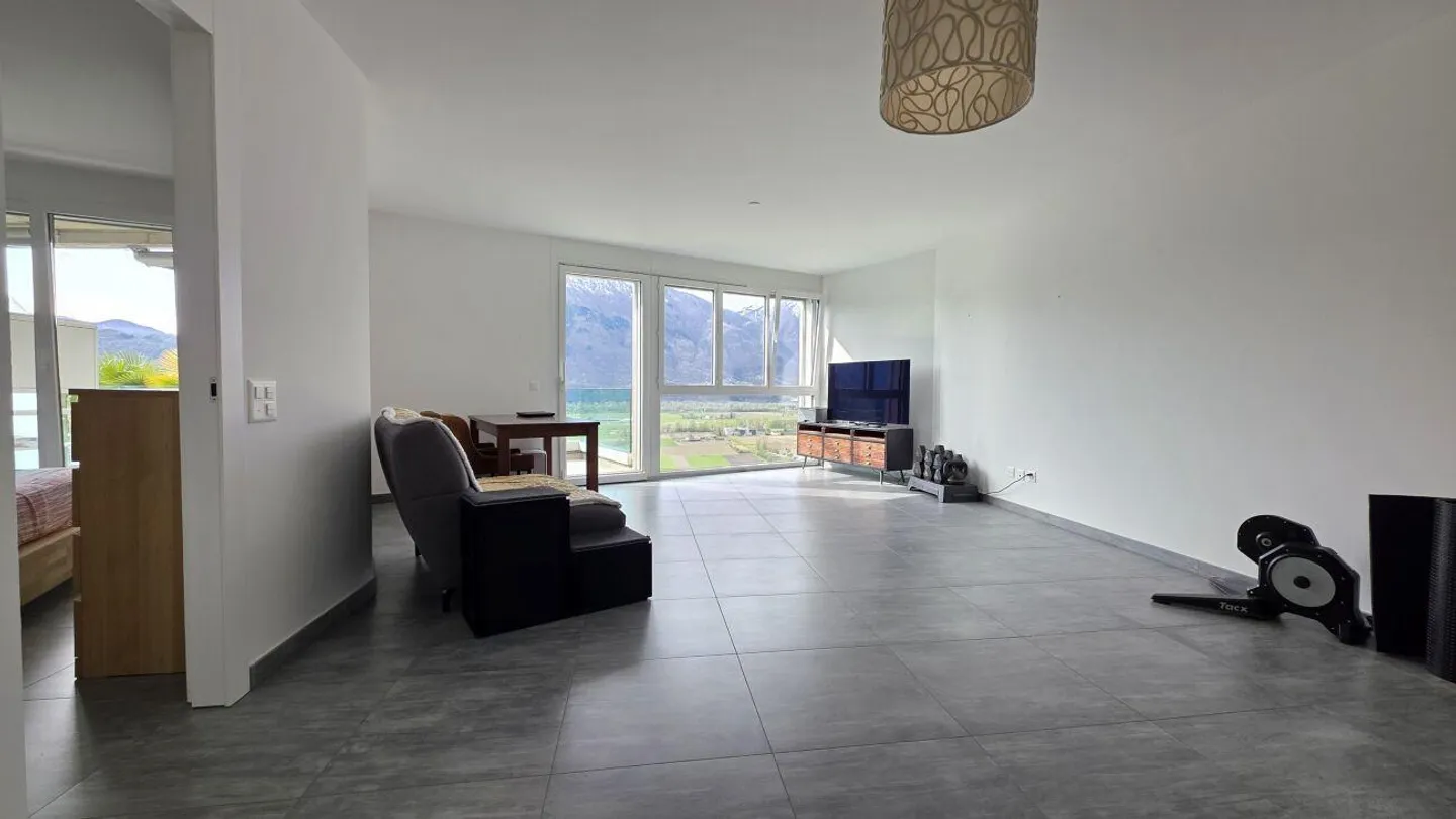 2.5 rooms with panoramic view - Photo 3 of 8