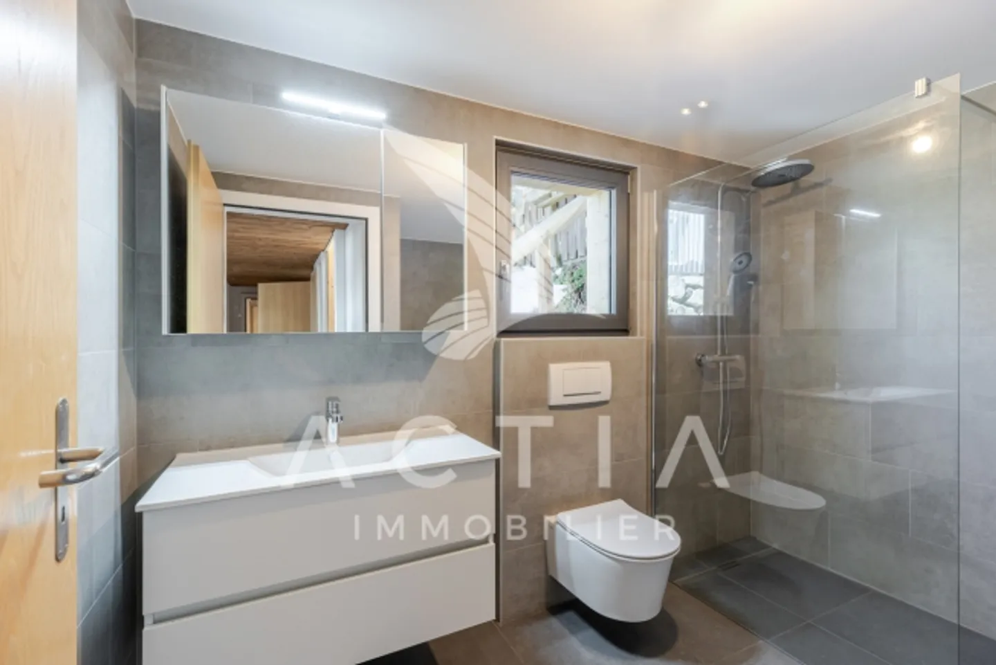 Magnificent 7.5-room chalet + independent workshop | Total renovation - Photo 5 of 13