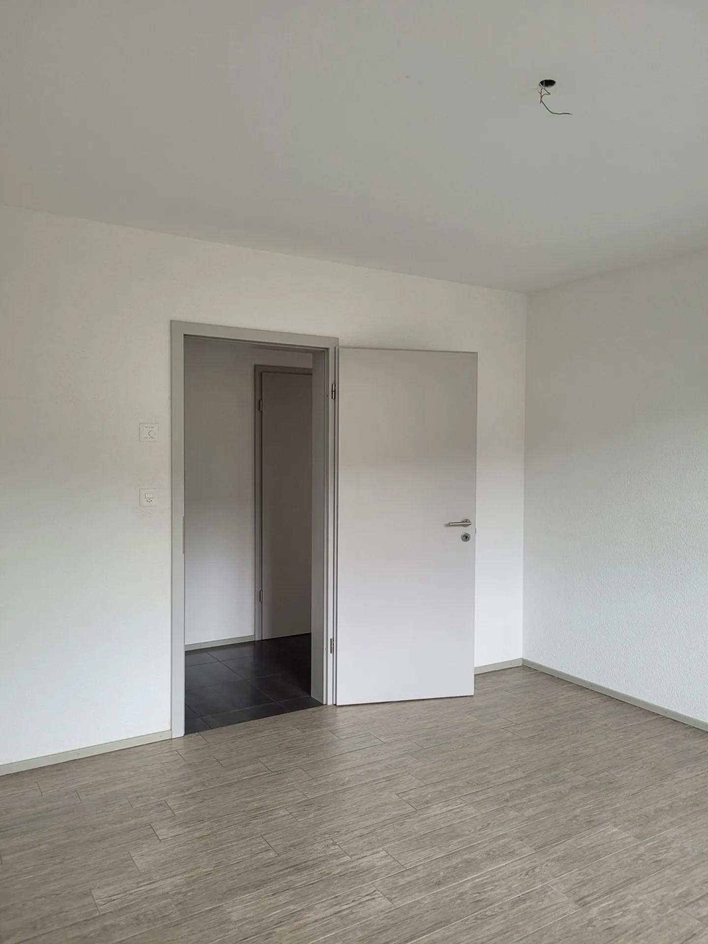 4.5-room apartment of 107 m2 on the 2nd floor with elevator - Photo 2 of 6