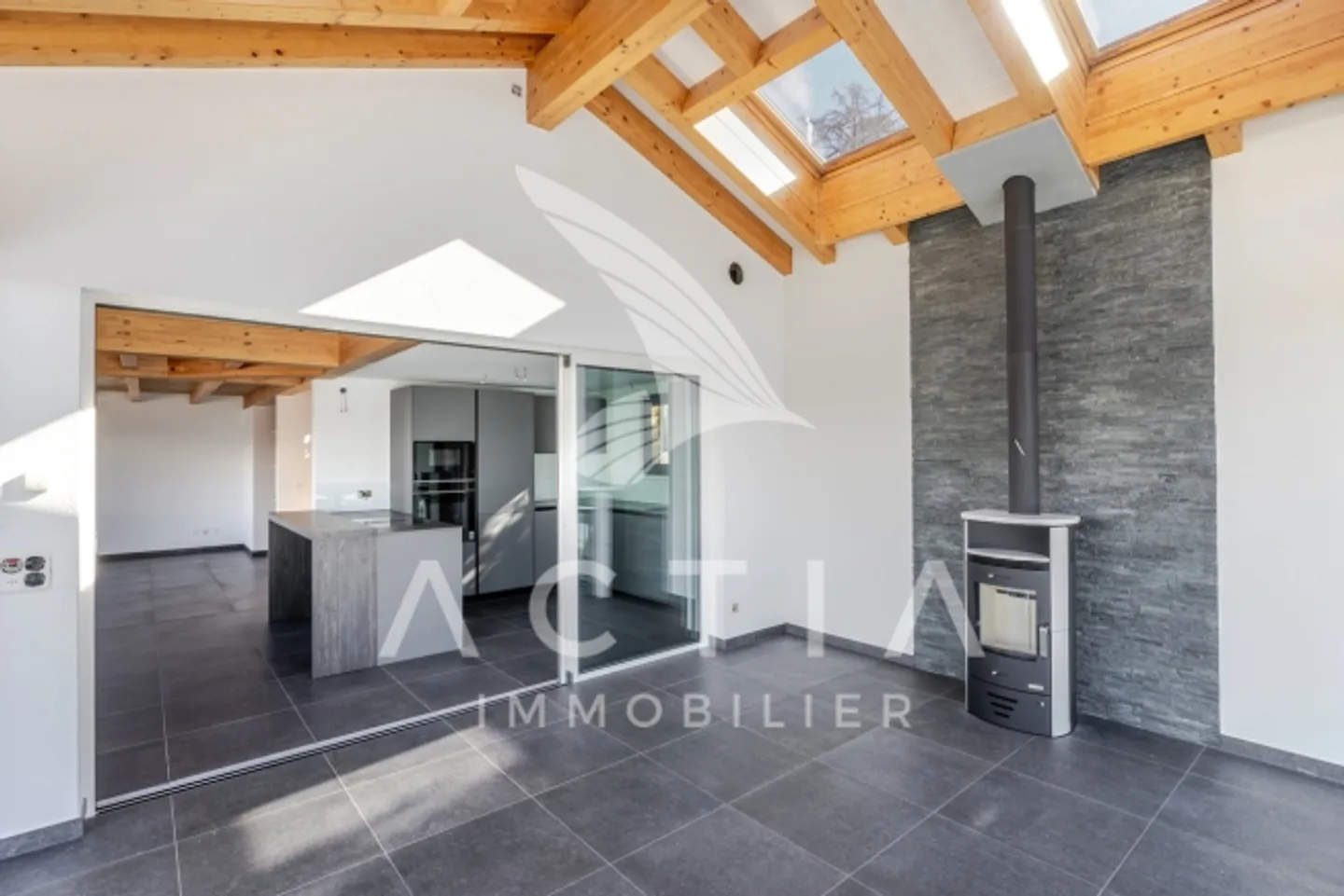 Magnificent 7.5-room chalet + independent workshop | Total renovation - Photo 9 of 13