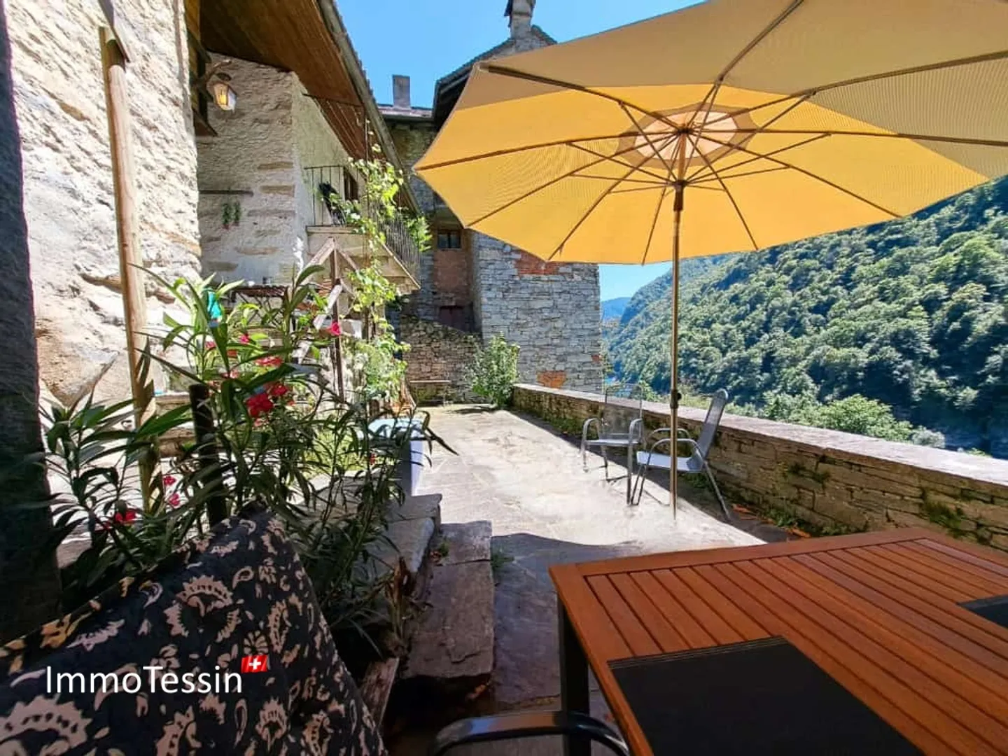Charming Ticino House with Lake Access to Verzasca Reservoir & Wonderful Panoramic View - Photo 2 of 13