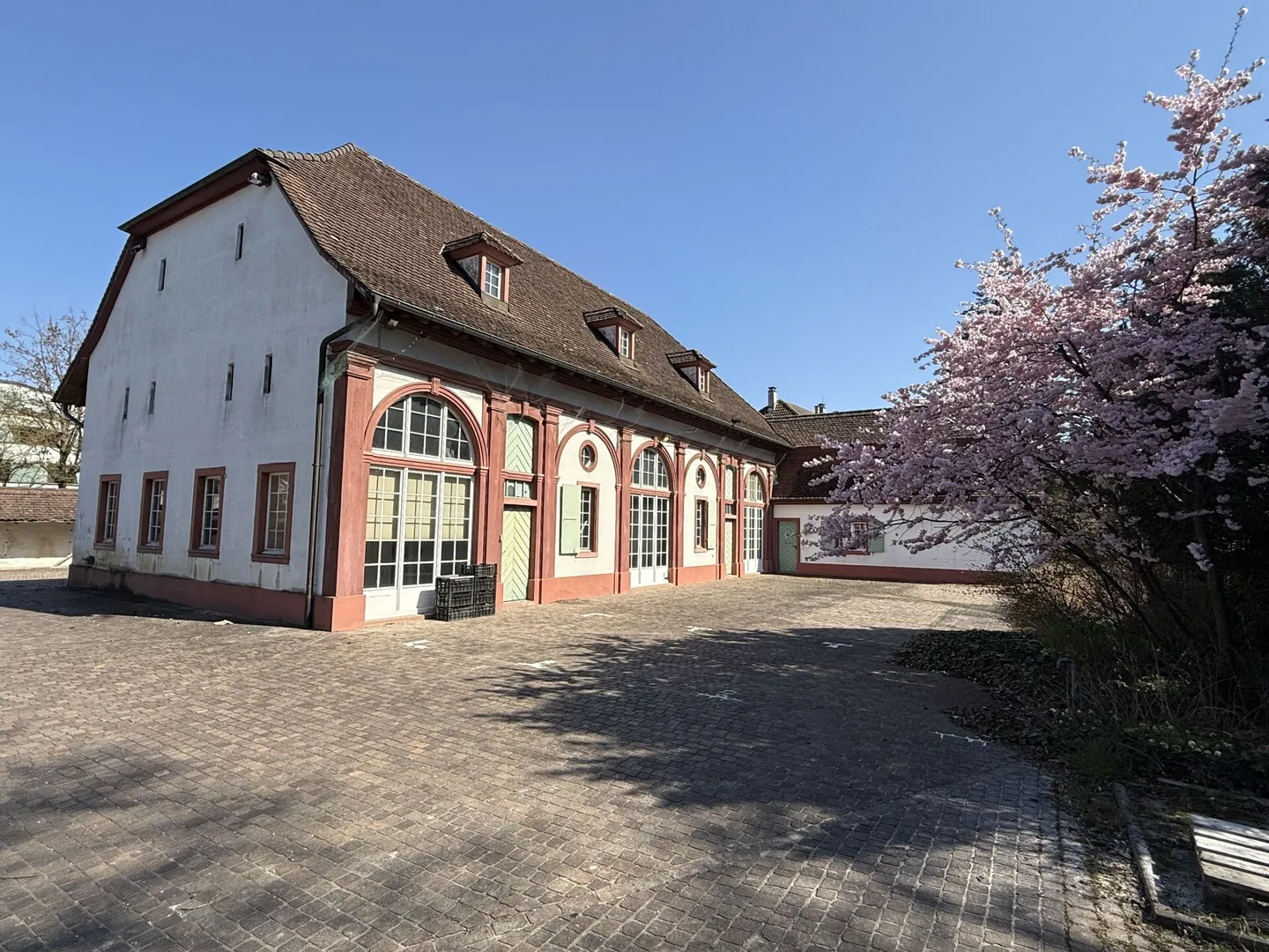 Propriété commerciale historique sous droits de construction - Photo 2 sur 10