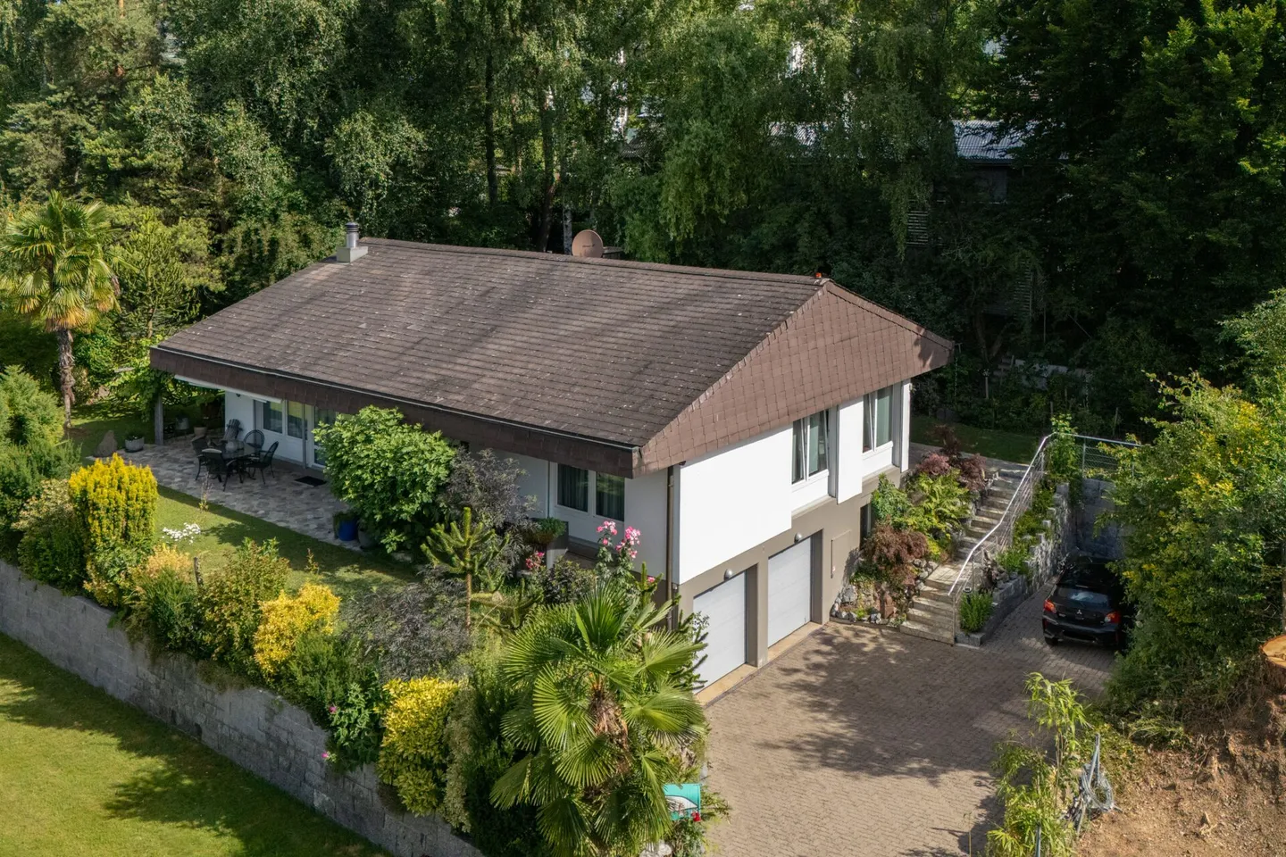 RESERVED Attractive 5.5-room single-family house with garden and double garage in Unterengstringen - Photo 2 of 26